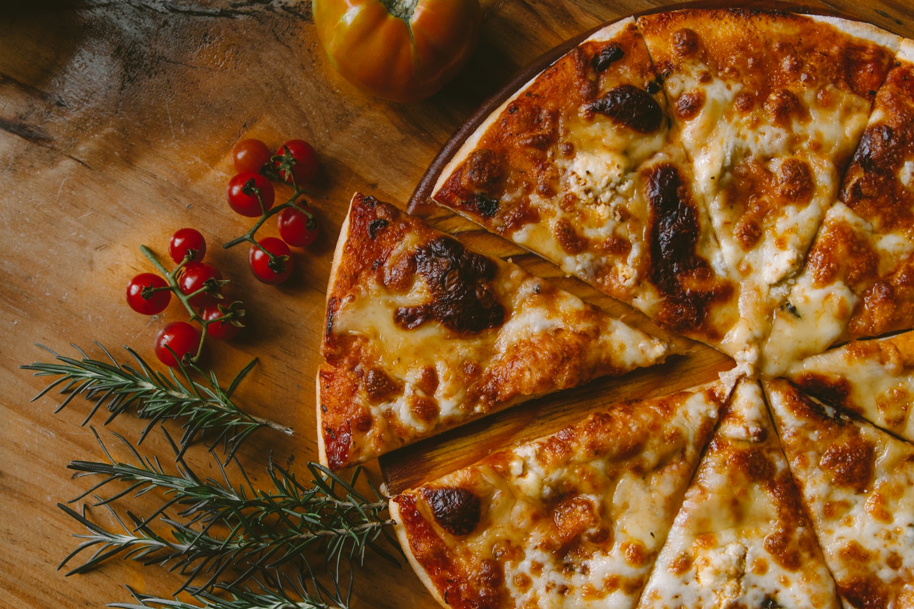 Pizza napolitaine au cornicione taché